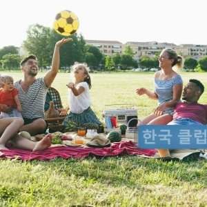 Groupe coréen : Pique-nique en famille&#128104;&#127996;‍&#128105;&#127995;‍&#128103;&#127995;‍&#128102;&#127996;&#127957;️&#129386;&#127992;