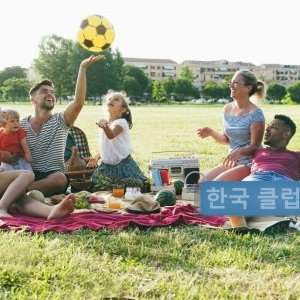 Groupe coréen : Pique-nique en famille&#128104;&#127996;‍&#128105;&#127995;‍&#128103;&#127995;‍&#128102;&#127996;&#127957;️&#129386;&#127992;